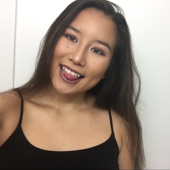 Meet Your Posher, Taylor! - Picture 3 of 5